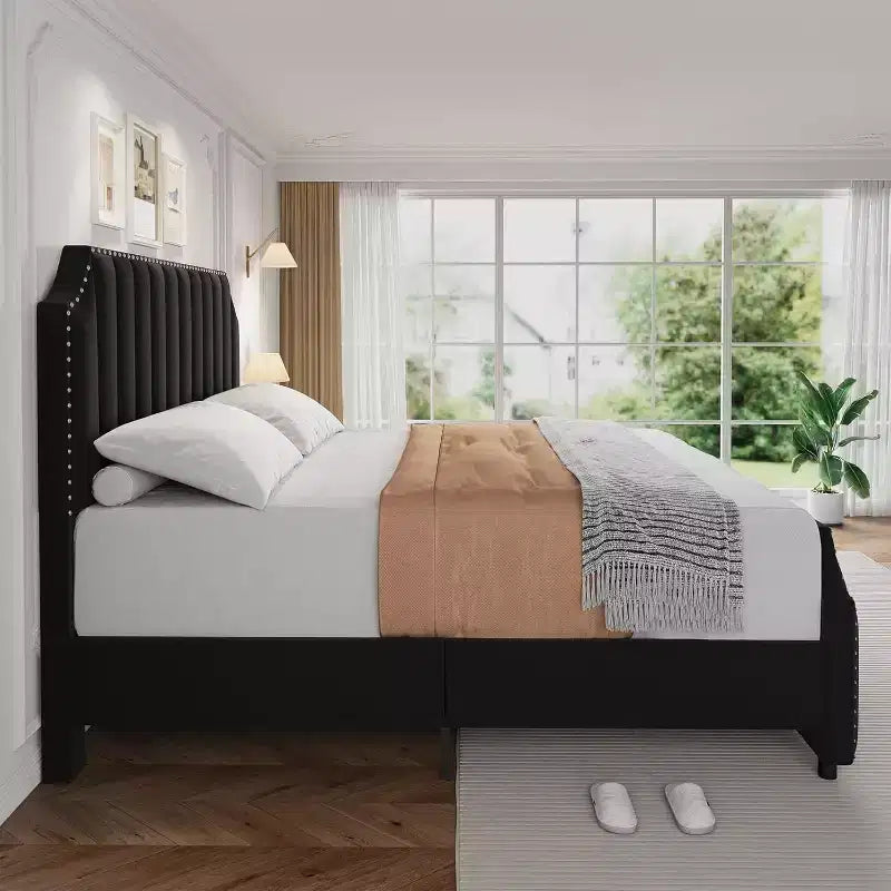 Letto a piattaforma Queen Size con testiera da 127,5 cm, letto Queen con testiera e pediera imbottite in velluto, finiture borchiate, grigio
