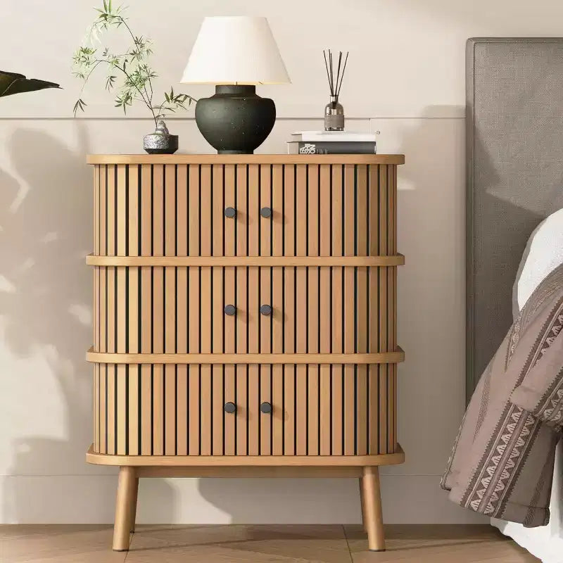 Cassettiera in vimini di metà secolo, cassettiera a 3 cassetti con maniglie nere e gambe in legno per camera da letto e corridoio