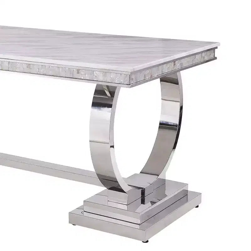 Tavolo da pranzo con piano effetto marmo e base a specchio color argento, tavolo rettangolare moderno per sala da pranzo