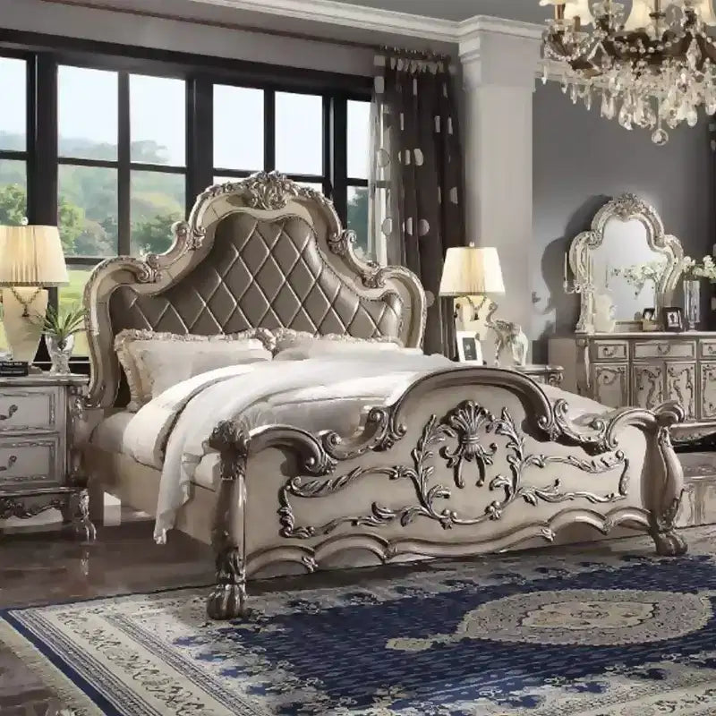 Letto Matrimoniale Acme Furniture 92" Dresden in Pelle Sintetica con Finitura Bianco Osso Vintage